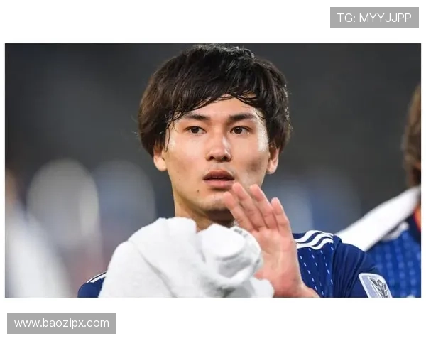 男足球星退役后成为教练的传奇之路与成长历程解析