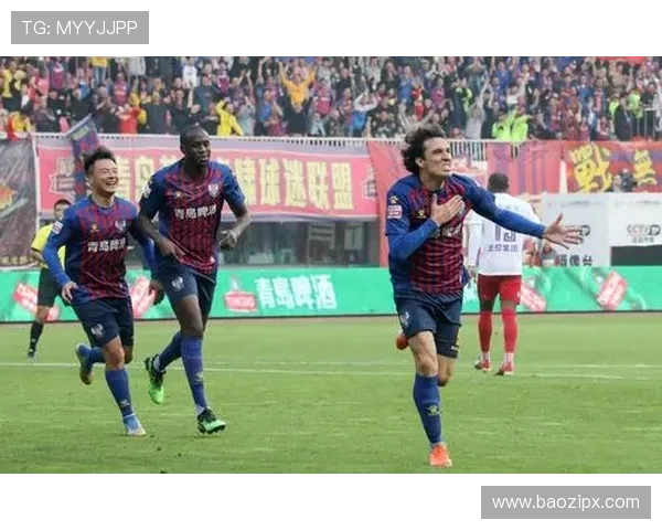 足球明星观赛篮球比赛的独特视角与感受探析 足球明星观赛篮球比赛的独特视角与感受探析